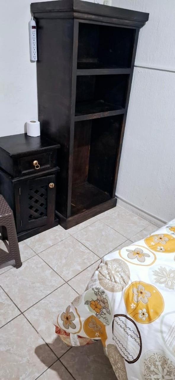 Hotel Ideal, Your House In Κετσαλτενάνγκο Εξωτερικό φωτογραφία